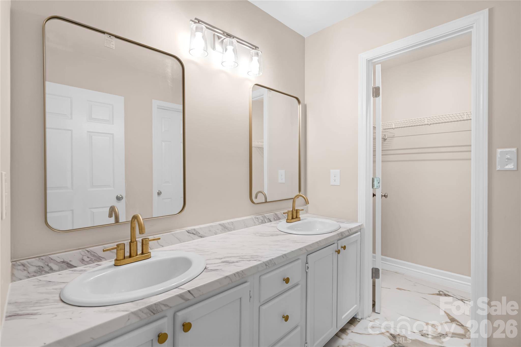 2065 Gary LN, Hickory, NC 28602