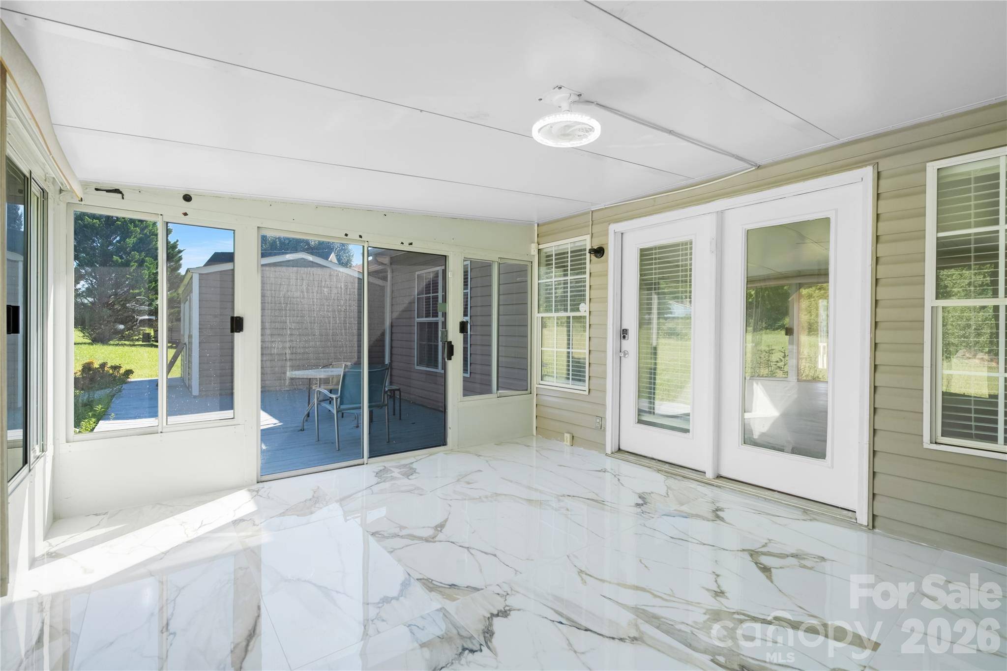 2065 Gary LN, Hickory, NC 28602