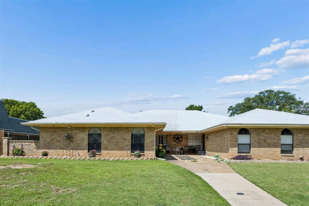 2903 Country Place Court, Carrollton, TX 75006