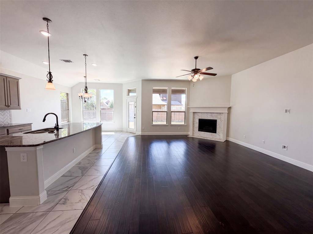 130 Red Pine Drive, Red Oak, TX 75154
