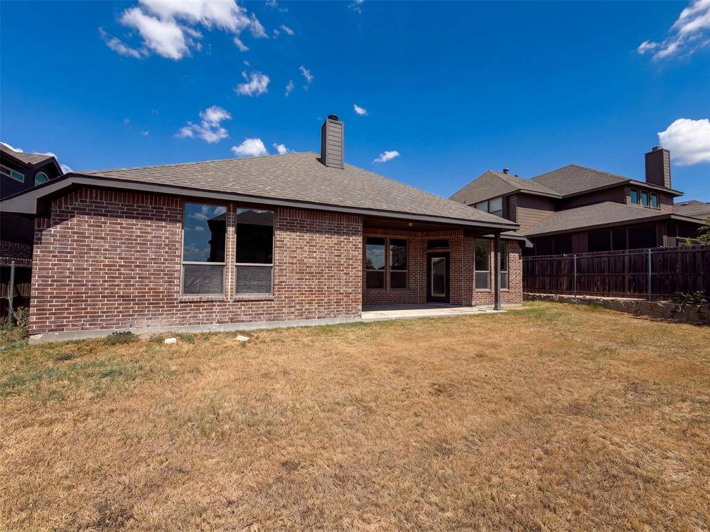 130 Red Pine Drive, Red Oak, TX 75154