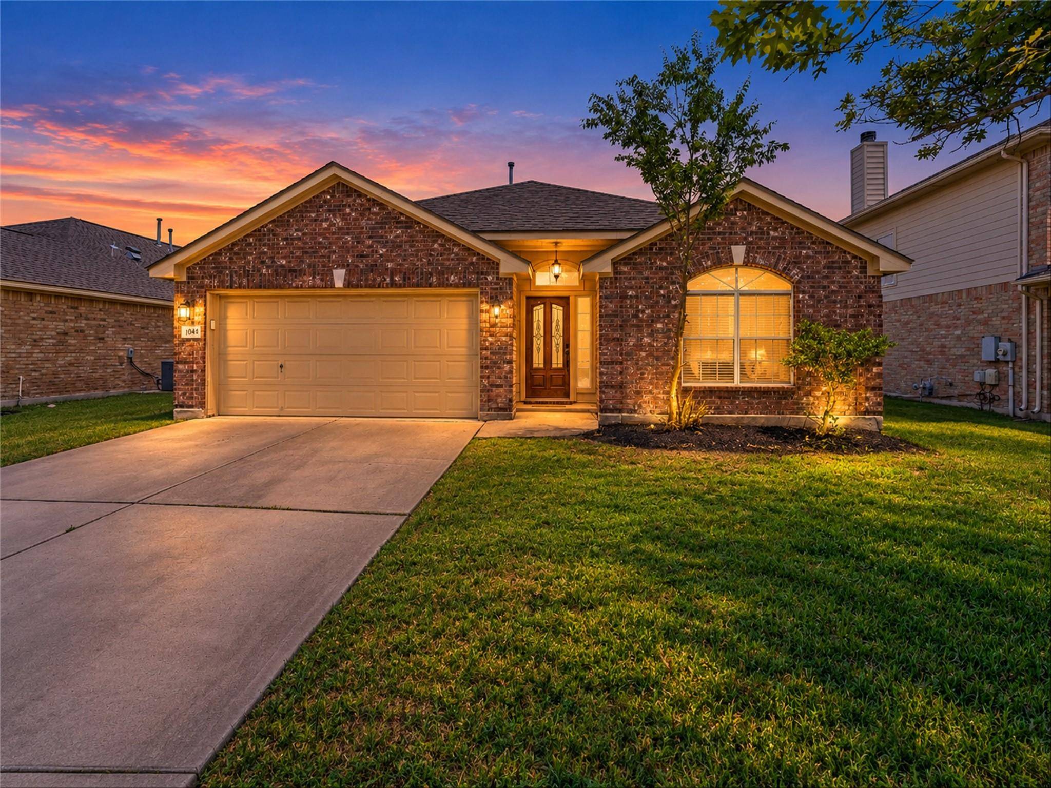1049 Regency LN, Round Rock, TX 78665