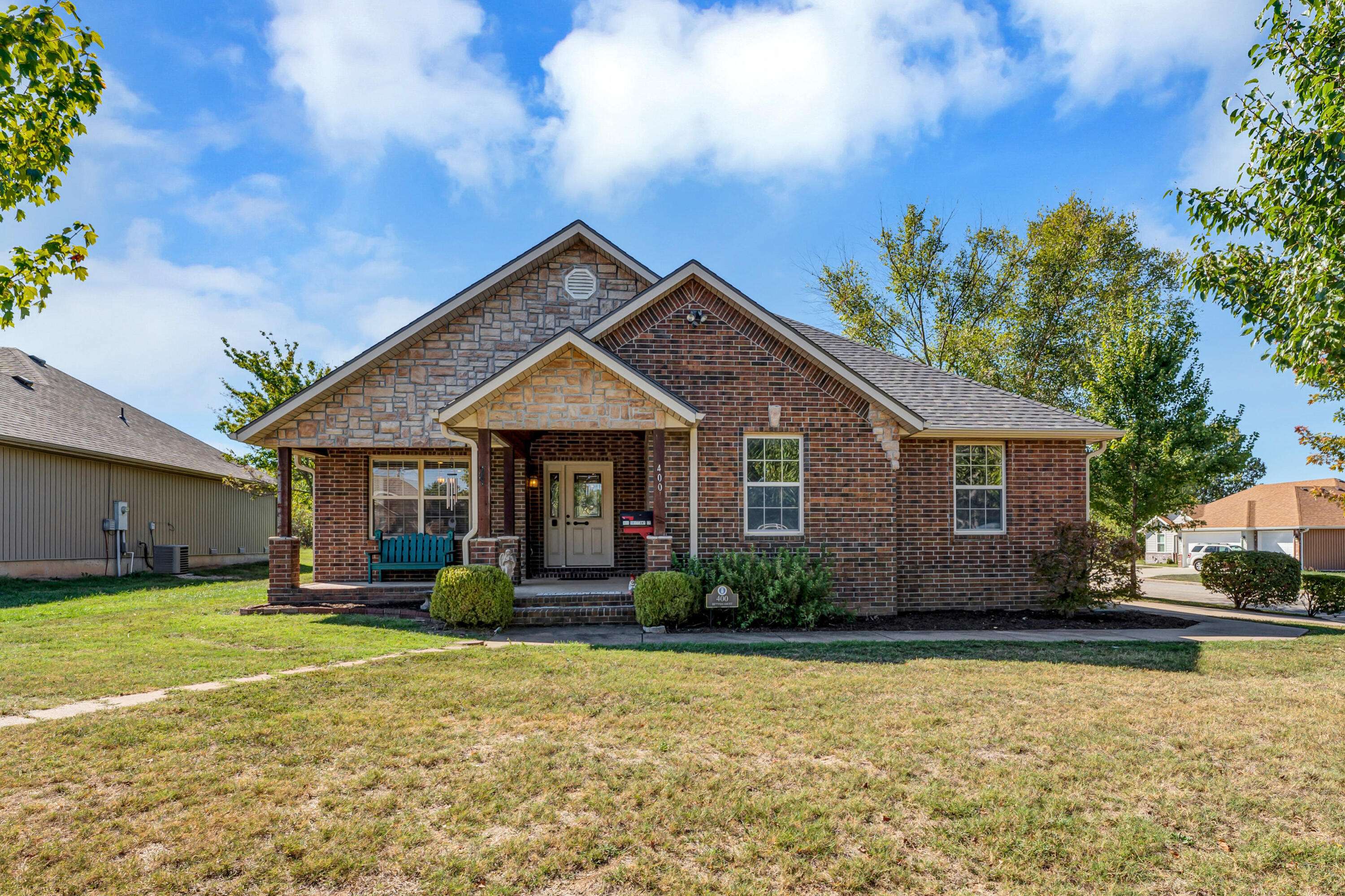 400 Brittany CT, Aurora, MO 65605