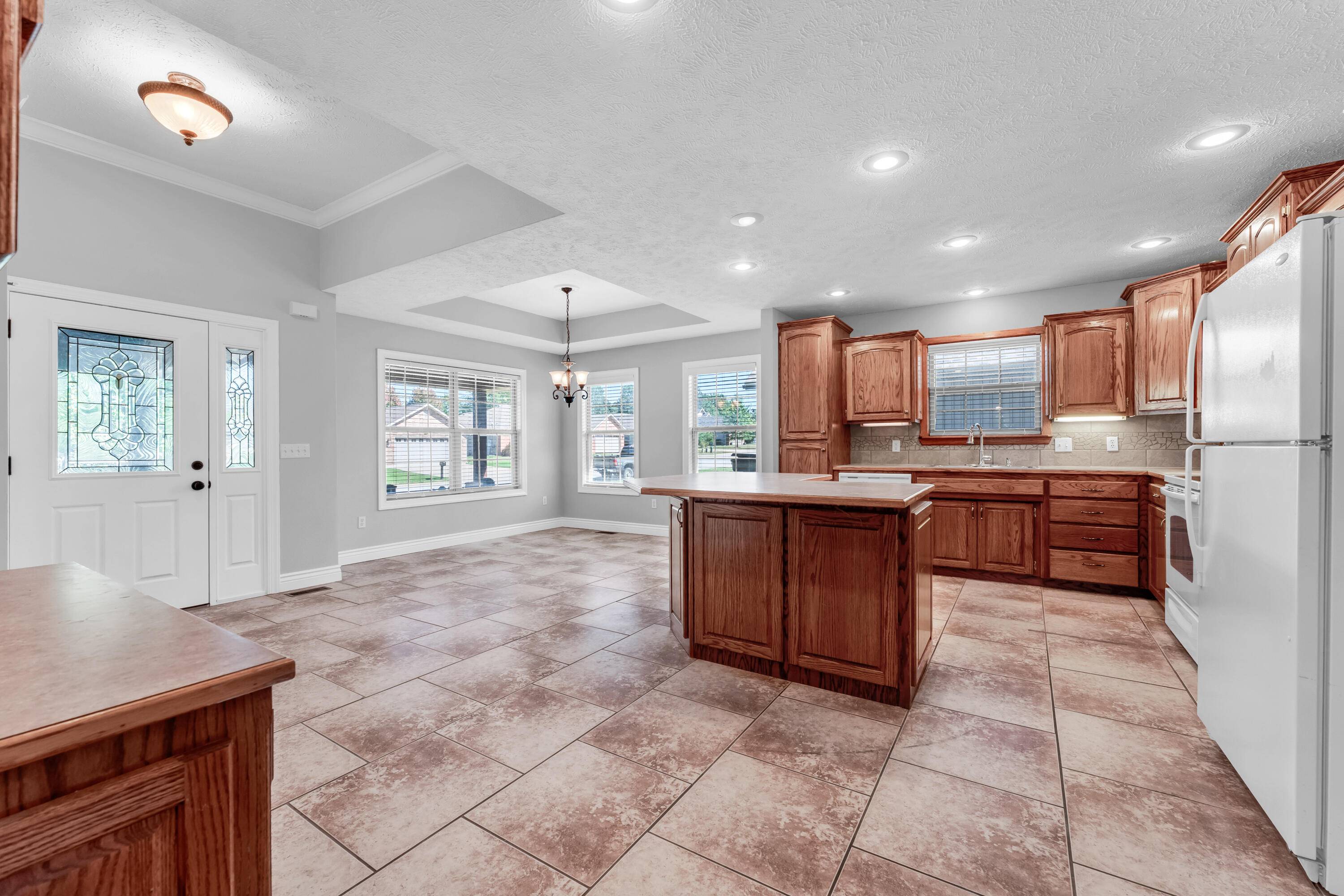 400 Brittany CT, Aurora, MO 65605