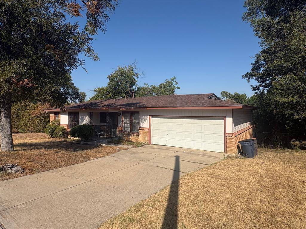 2121 Kingsdale Drive, Fort Worth, TX 76119