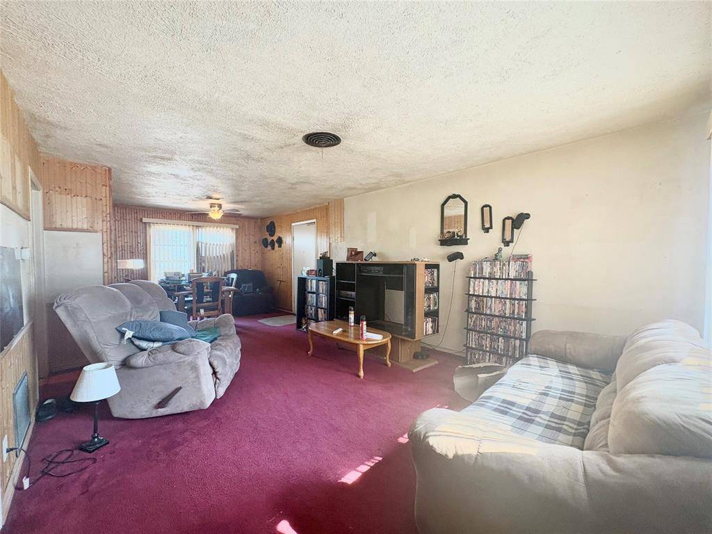 2121 Kingsdale Drive, Fort Worth, TX 76119