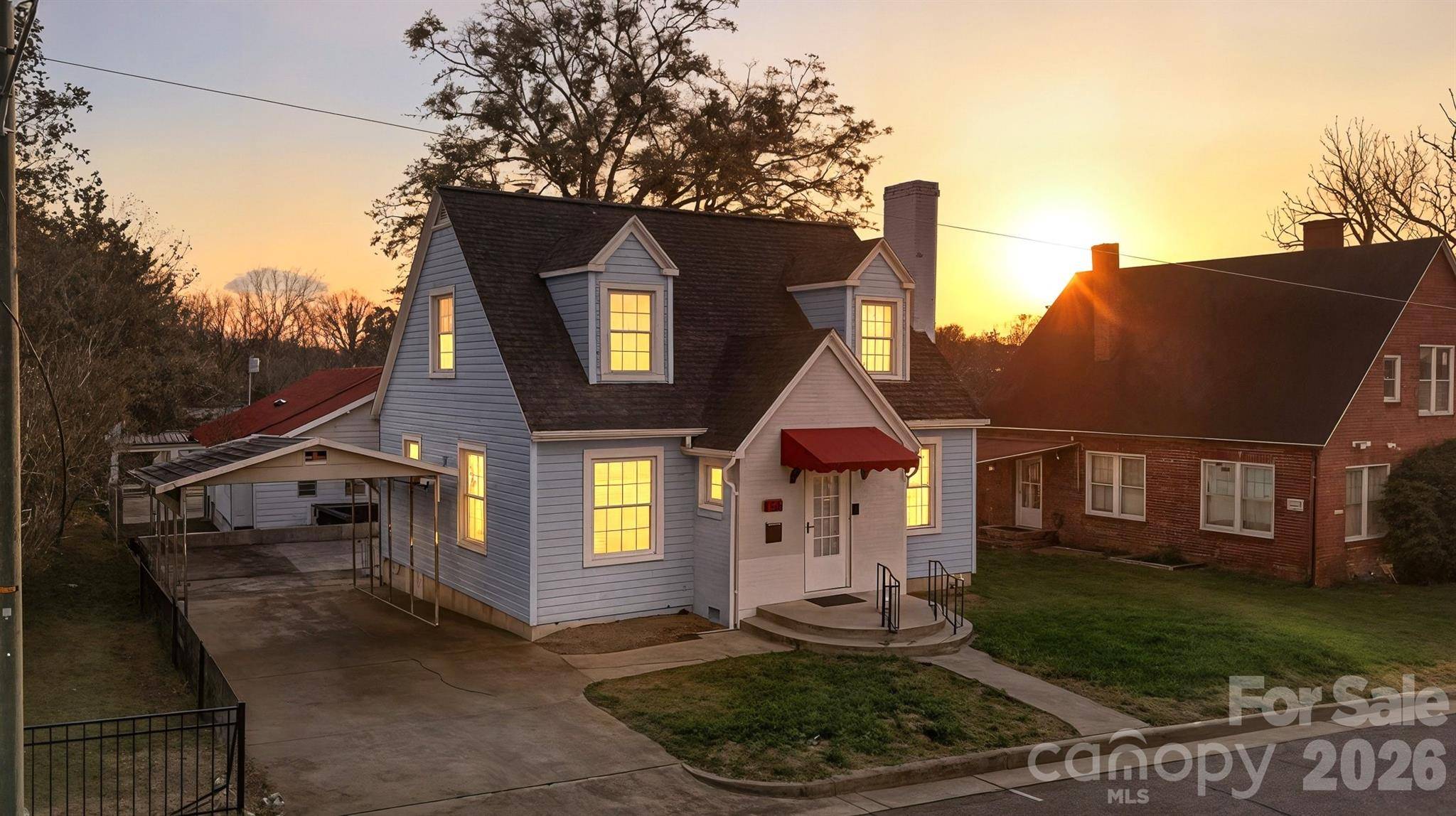323 4th Street PL SW, Hickory, NC 28602