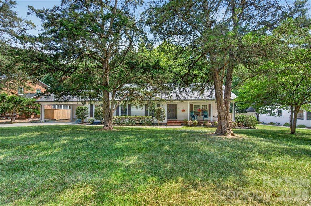 4124 Bridgewood LN, Charlotte, NC 28226