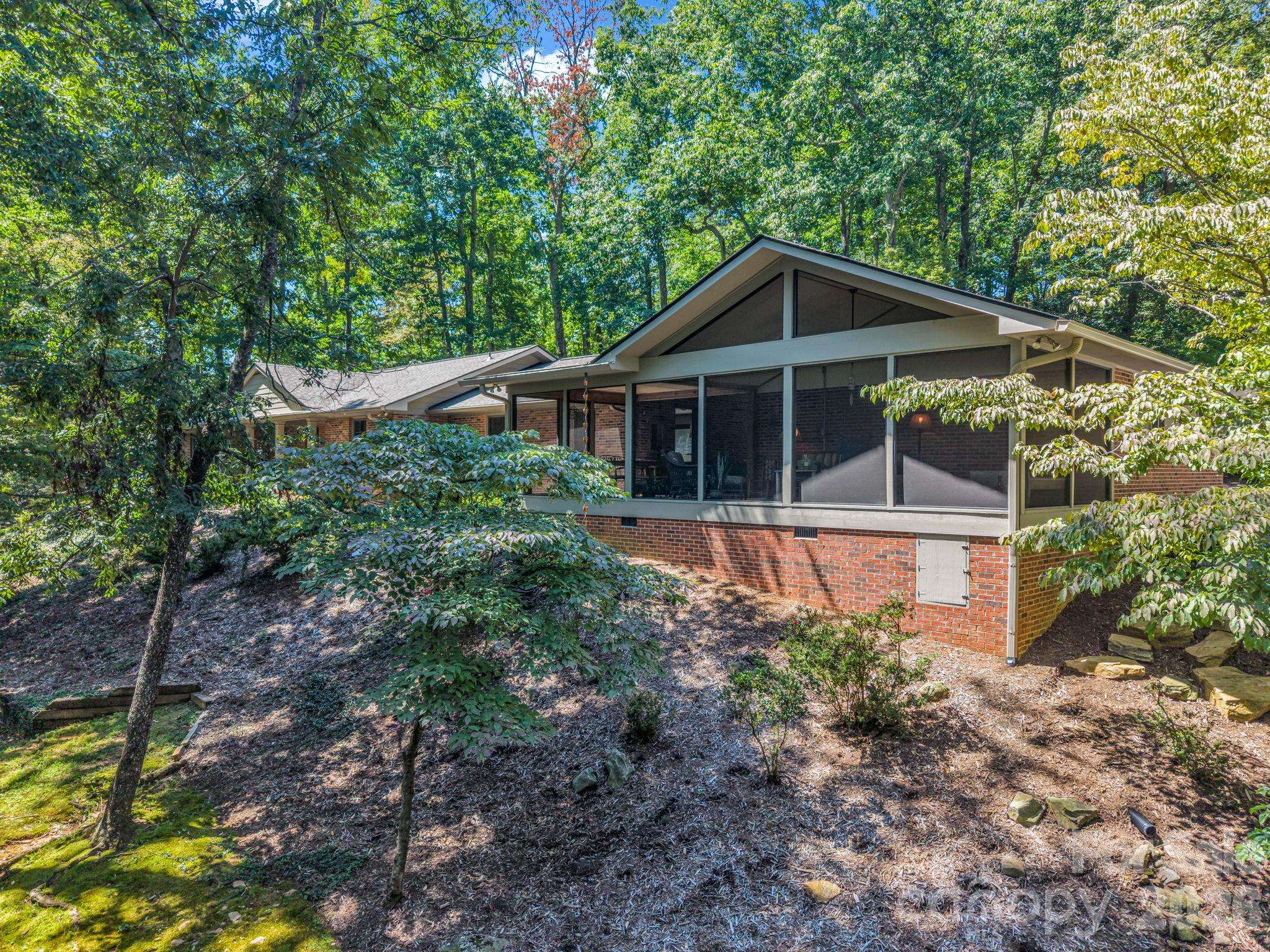280 Overlook CIR, Tryon, NC 28782