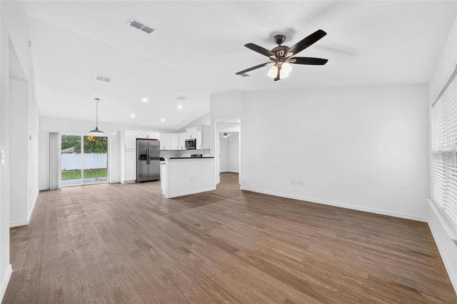 3 FISHER WAY PL, Ocklawaha, FL 32179