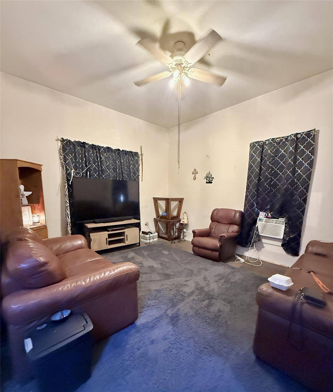 907 N Central Ave, Cameron, TX 76520