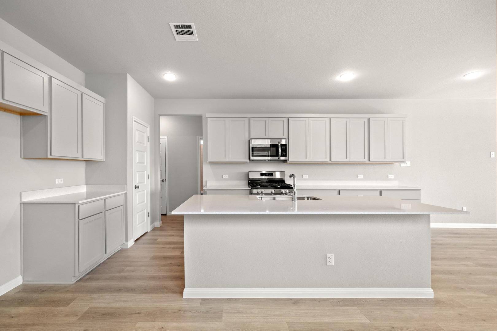 185 Hornet ST, Elgin, TX 78621