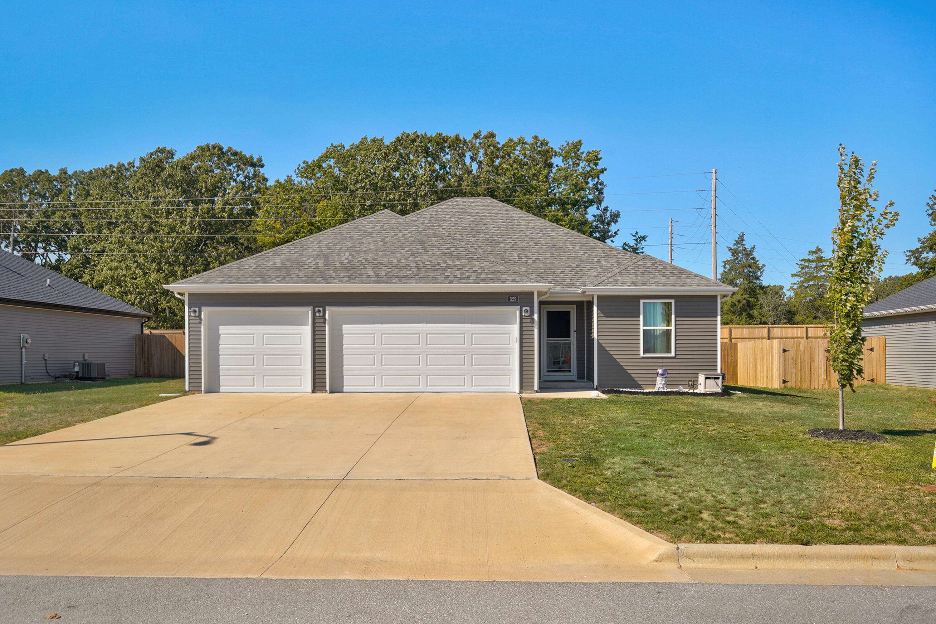 529 W Oak Lawn ST, Rogersville, MO 65742