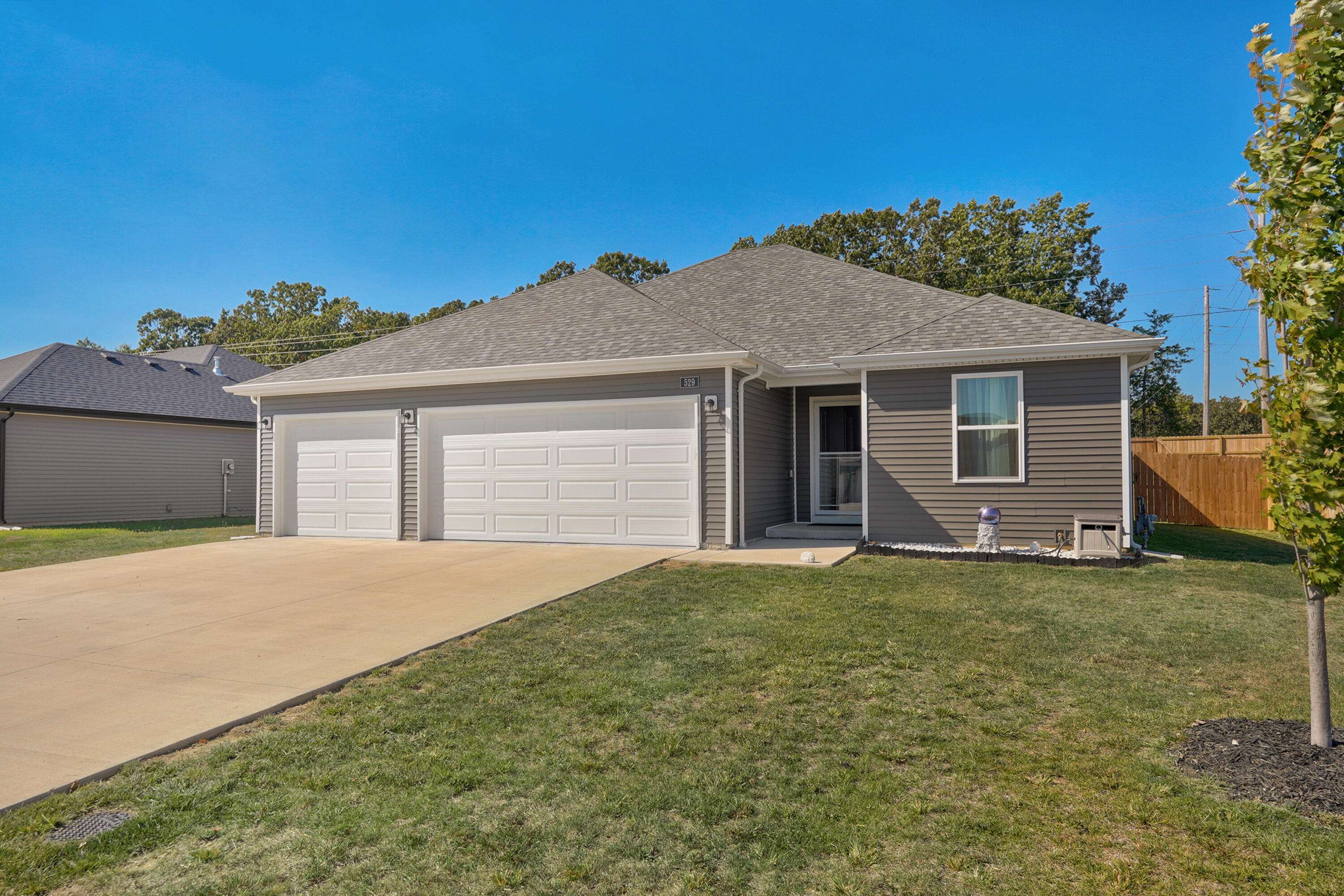529 W Oak Lawn ST, Rogersville, MO 65742