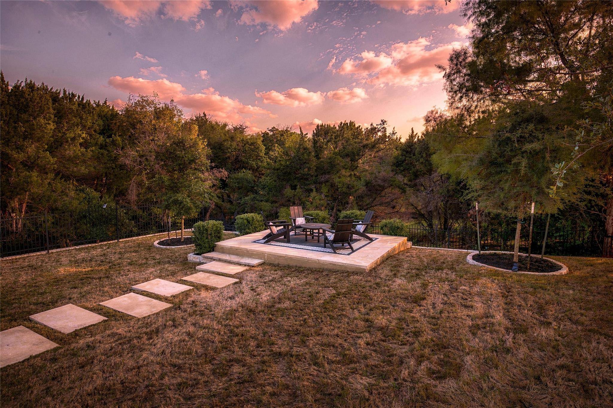 246 S Sage HOLW, Dripping Springs, TX 78620