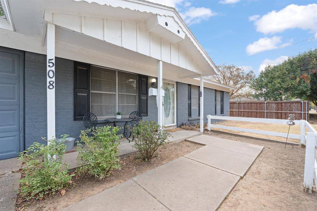 508 NW Newton Drive, Burleson, TX 76028