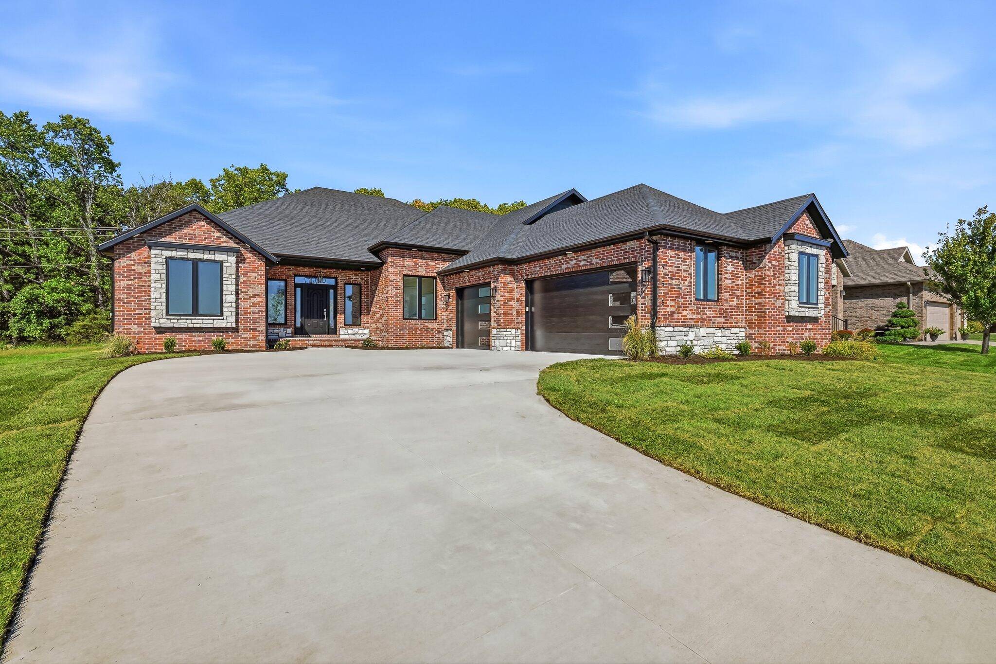 1755 W Gaslight DR, Springfield, MO 65810