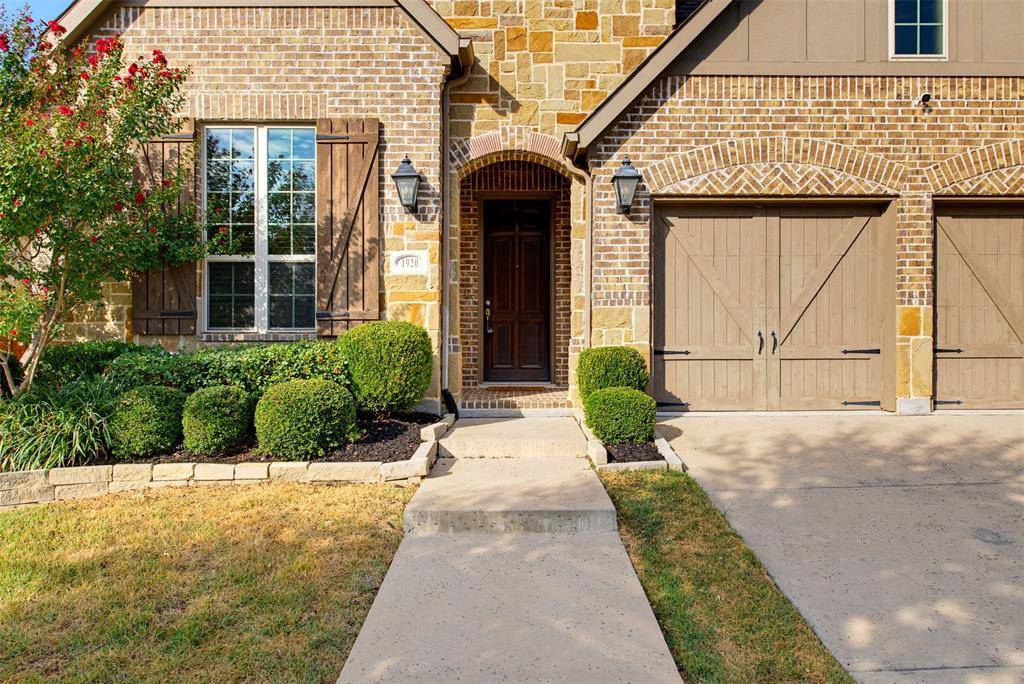 1920 Roundtree Circle E, Fort Worth, TX 76008