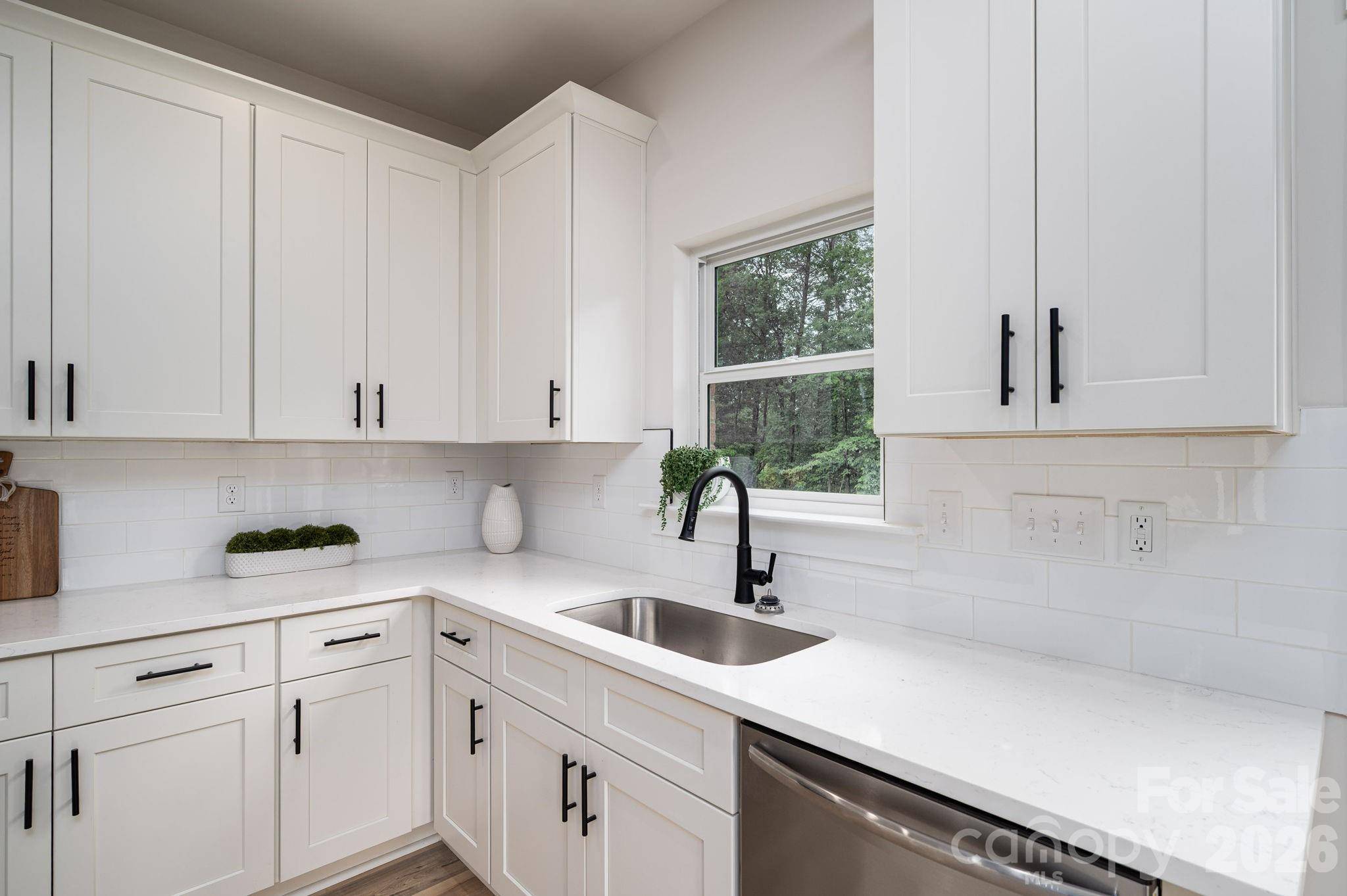 1531 9th Street LN NW, Hickory, NC 28601