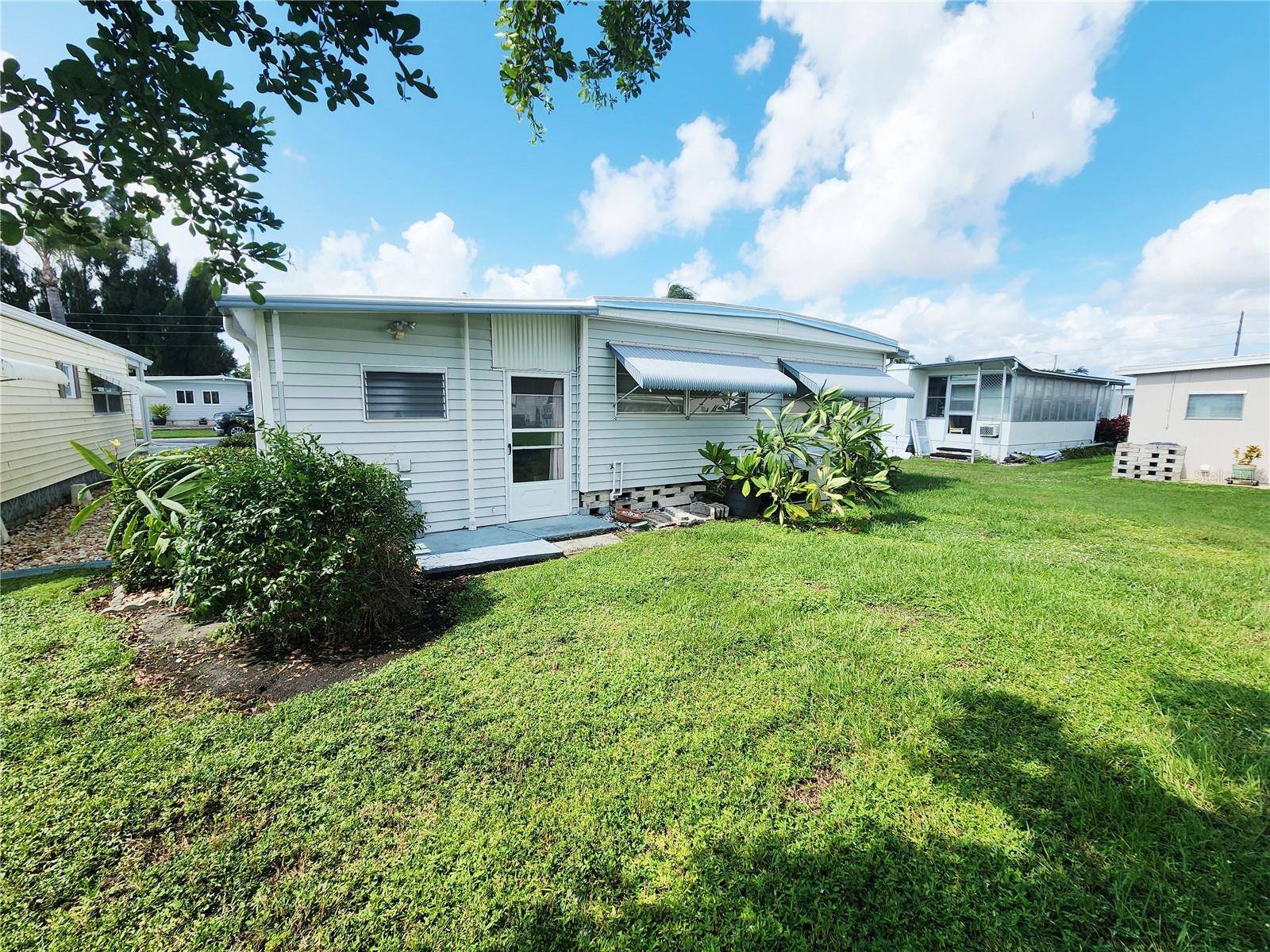 5317 CHATEAU LN, Bradenton, FL 34207