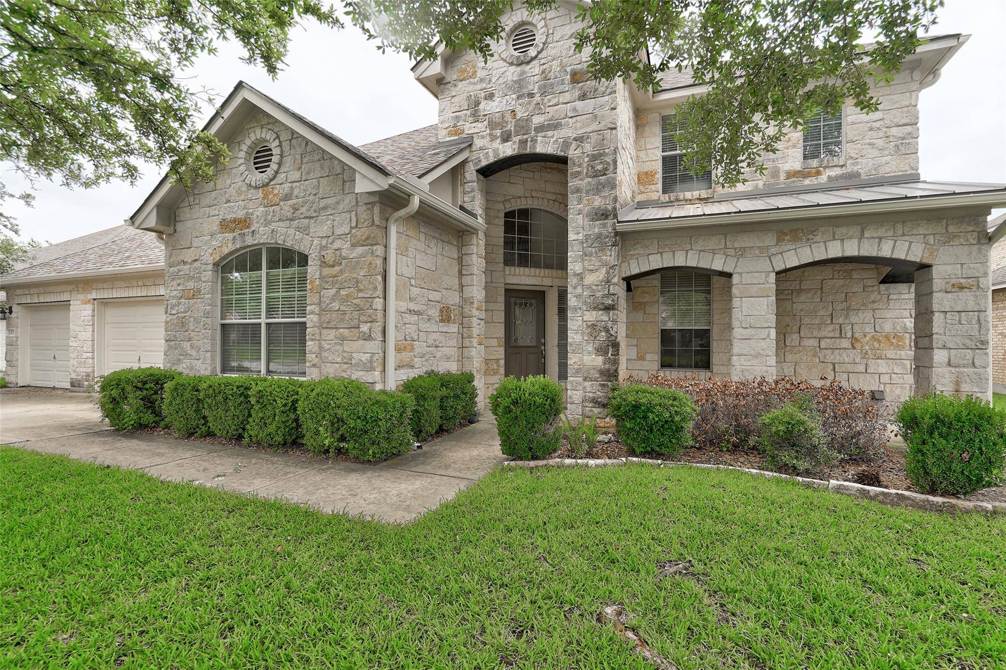 3129 Goldenoak CIR, Round Rock, TX 78681