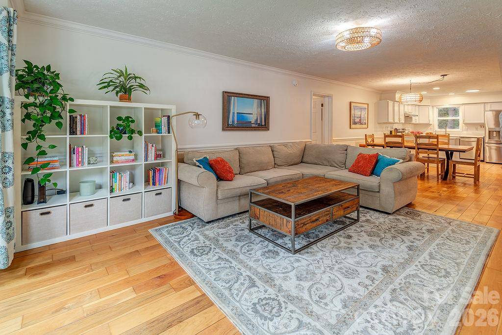 5 Parkway Creek DR, Asheville, NC 28803