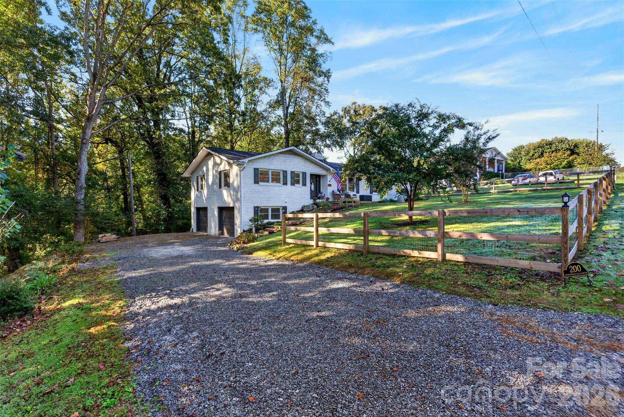 200 Whispering Hills DR, Hendersonville, NC 28792