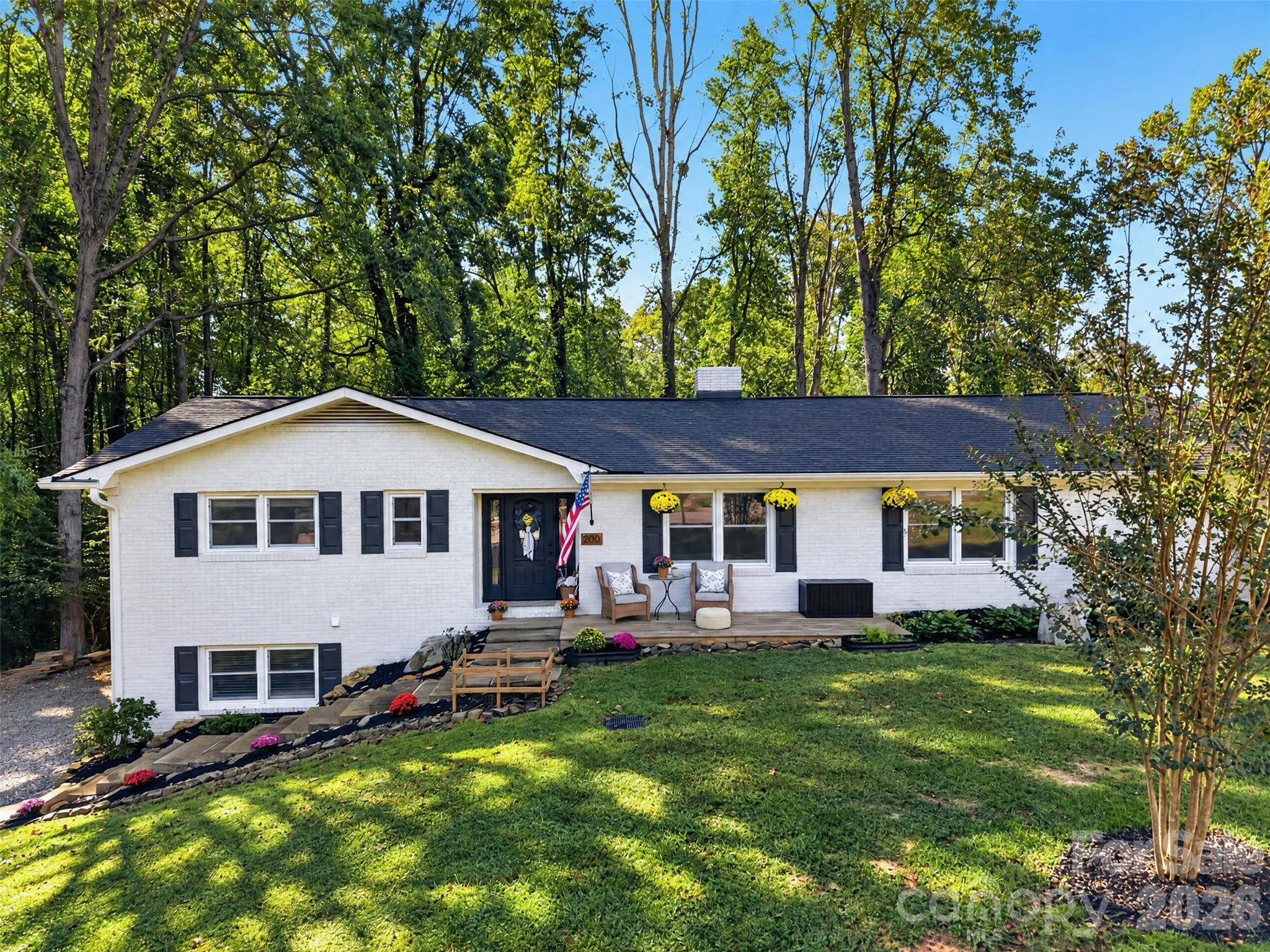 200 Whispering Hills DR, Hendersonville, NC 28792