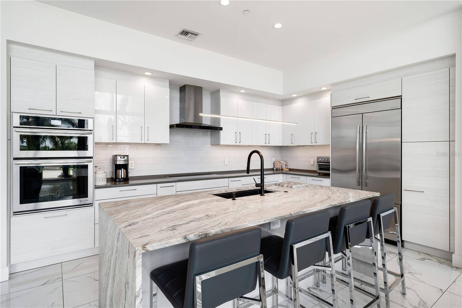 1155 N GULFSTREAM AVE #208, Sarasota, FL 34236