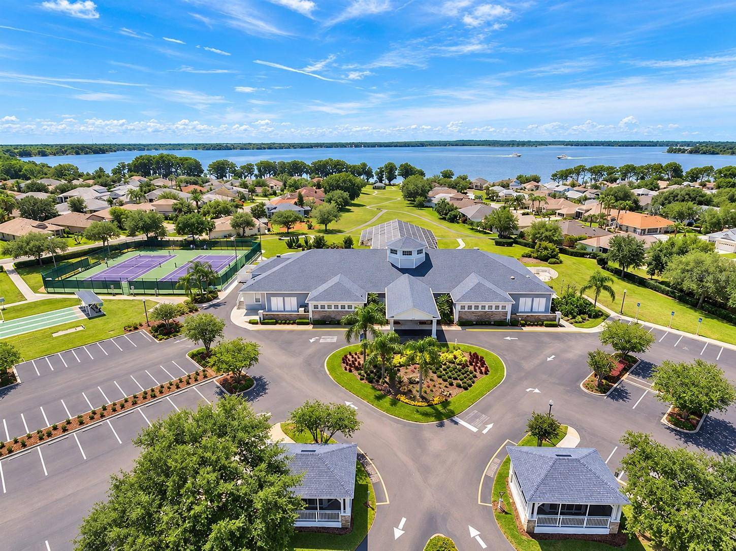 3300 SARATOGA DR, Tavares, FL 32778