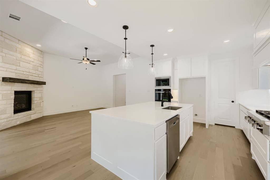1813 Flowerfield Lane, Mansfield, TX 76063