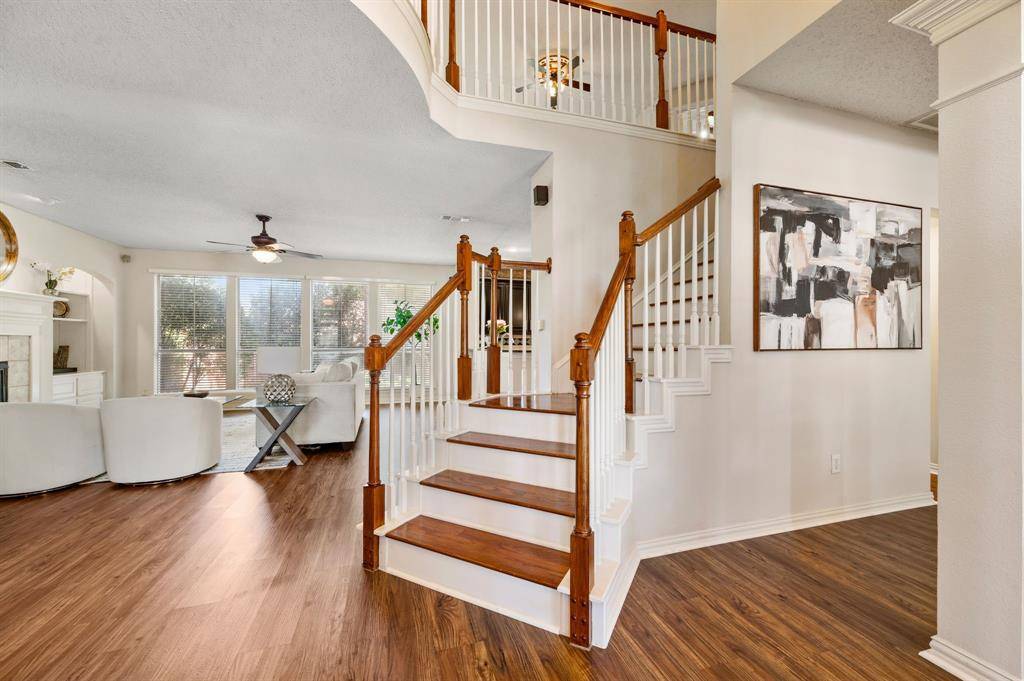 6605 Fox Glen Drive, Arlington, TX 76001