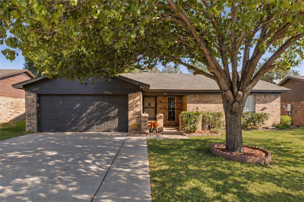 304 Cambridge Drive, Saginaw, TX 76179