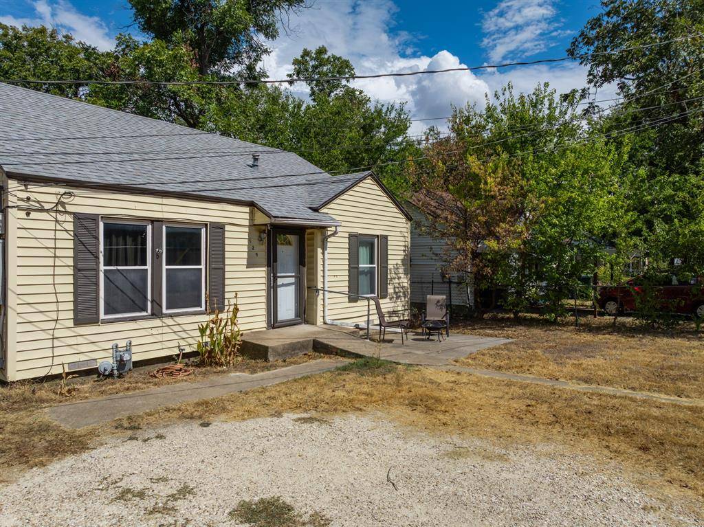129 Victory Drive, Beverly Hills, TX 76711