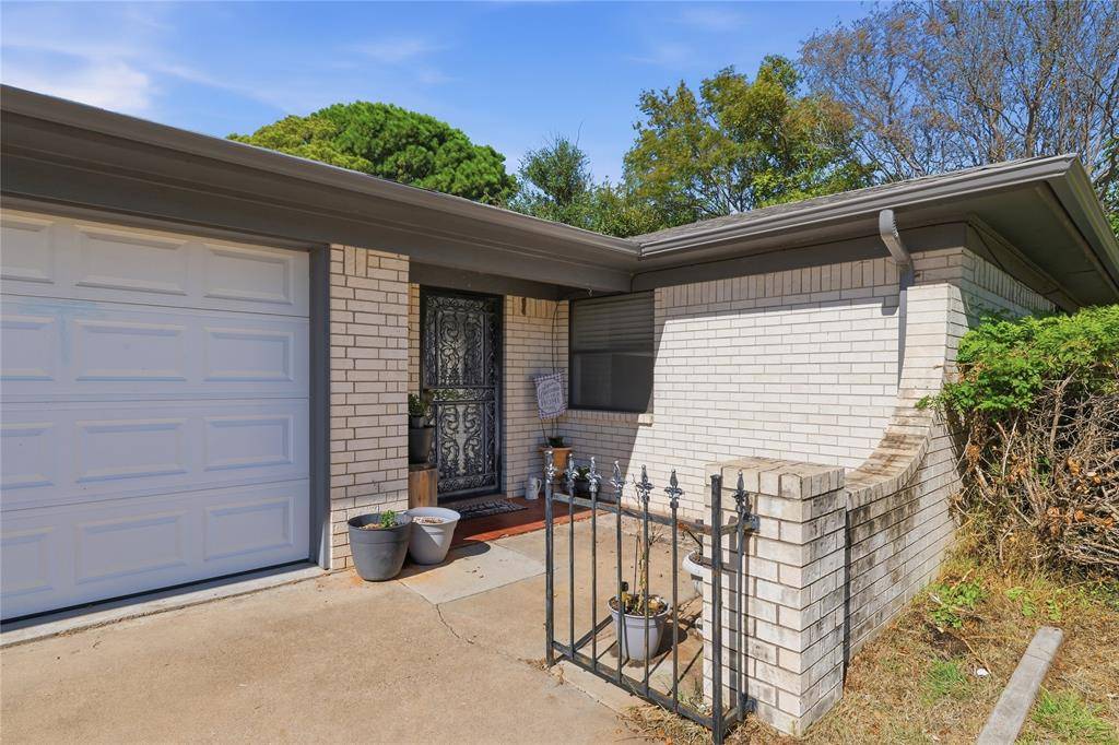 914 Meadowlark Lane, Granbury, TX 76048