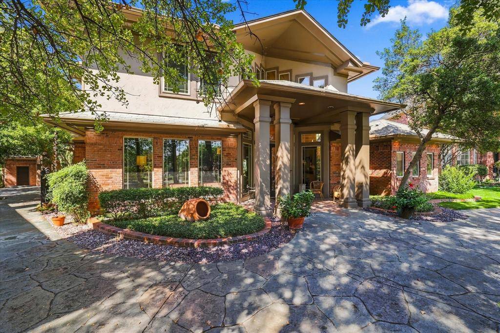 800 Oakwood Court, Highland Village, TX 75077