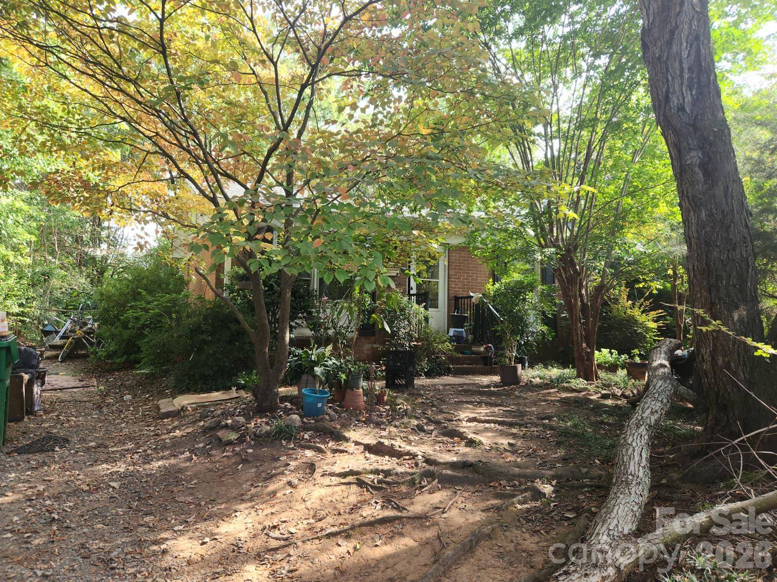 800 Farmcrest DR, Charlotte, NC 28206