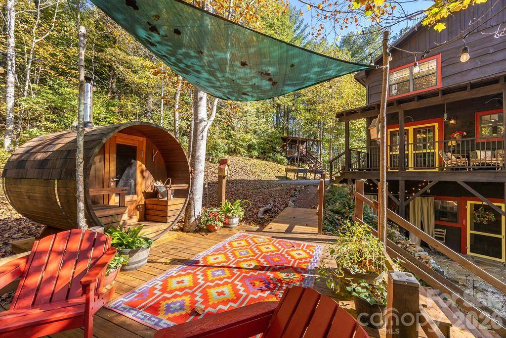 111 Elkhound RD, Waynesville, NC 28785