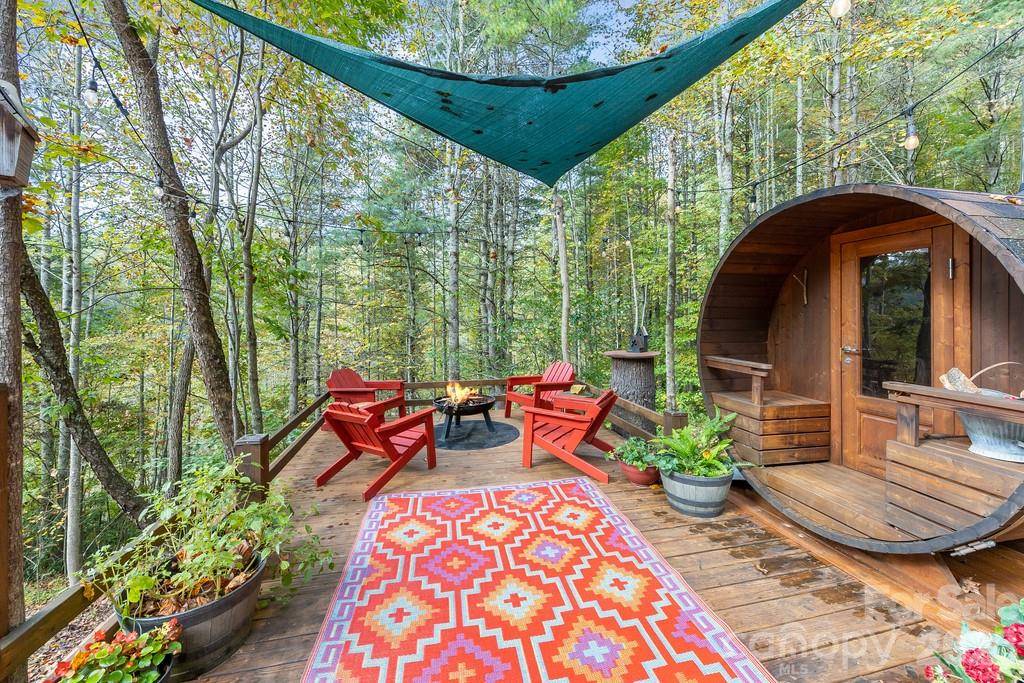 111 Elkhound RD, Waynesville, NC 28785