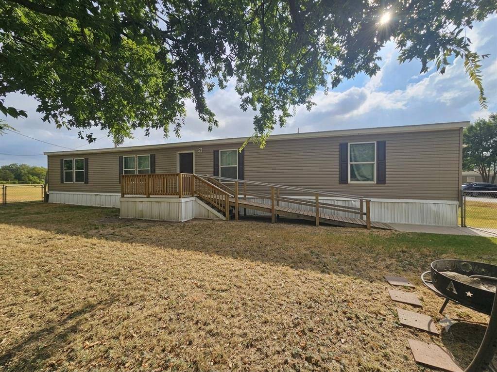 806 S 3rd Street #6, Grandview, TX 76050