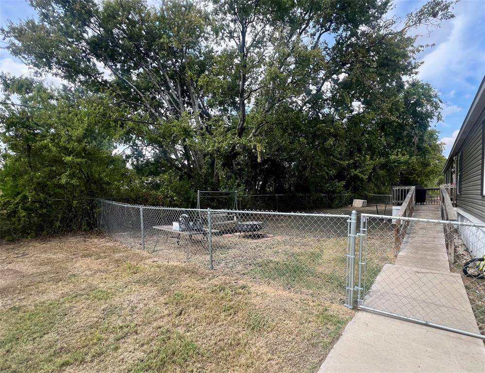 806 S 3rd Street #6, Grandview, TX 76050