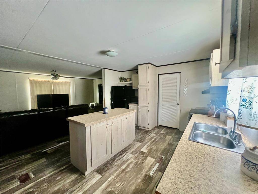 806 S 3rd Street #6, Grandview, TX 76050