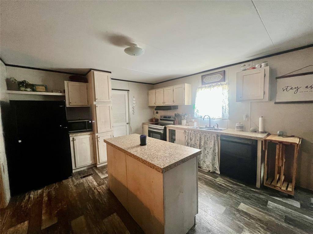 806 S 3rd Street #6, Grandview, TX 76050