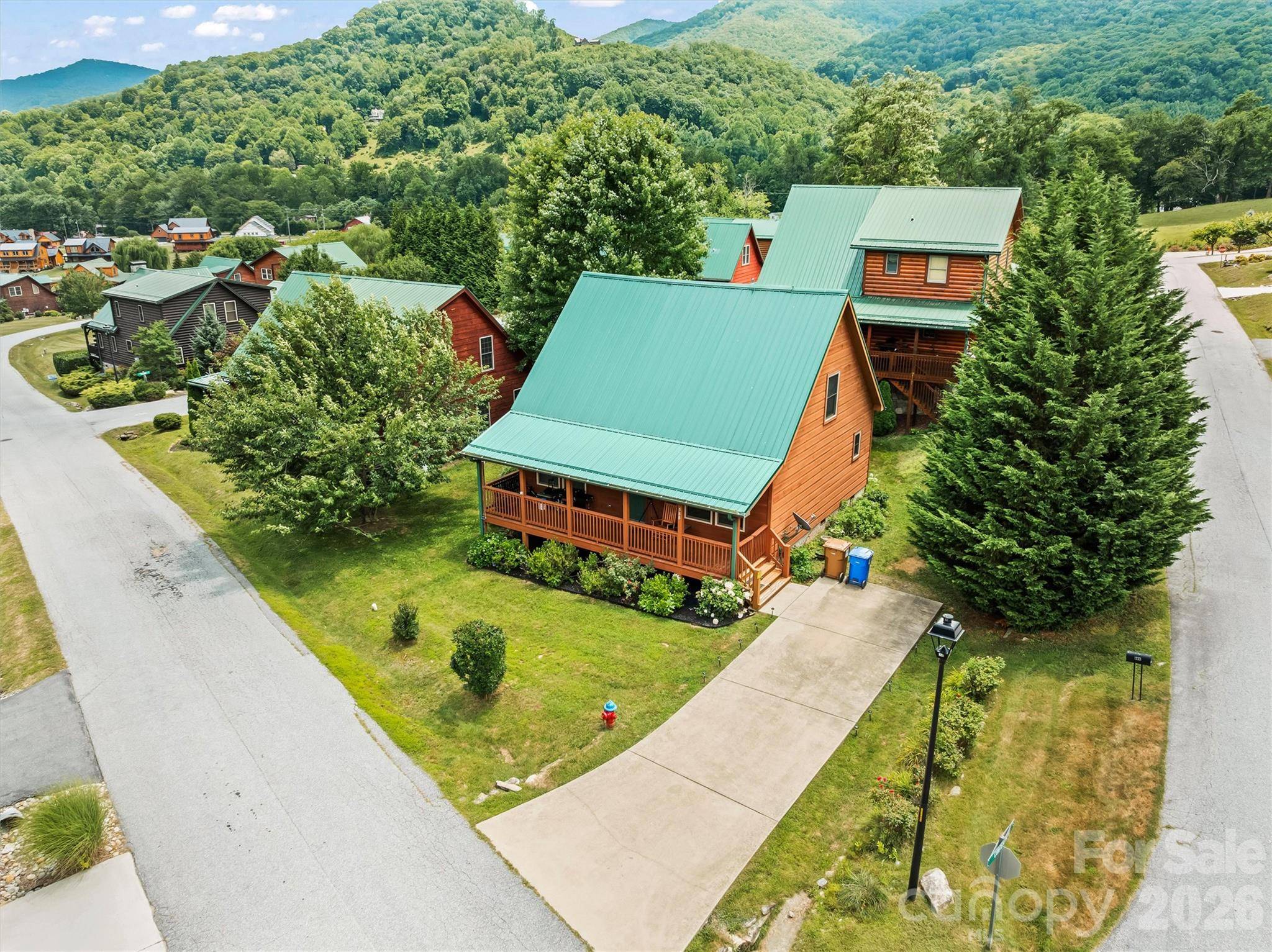 588 Panoramic LOOP, Maggie Valley, NC 28751