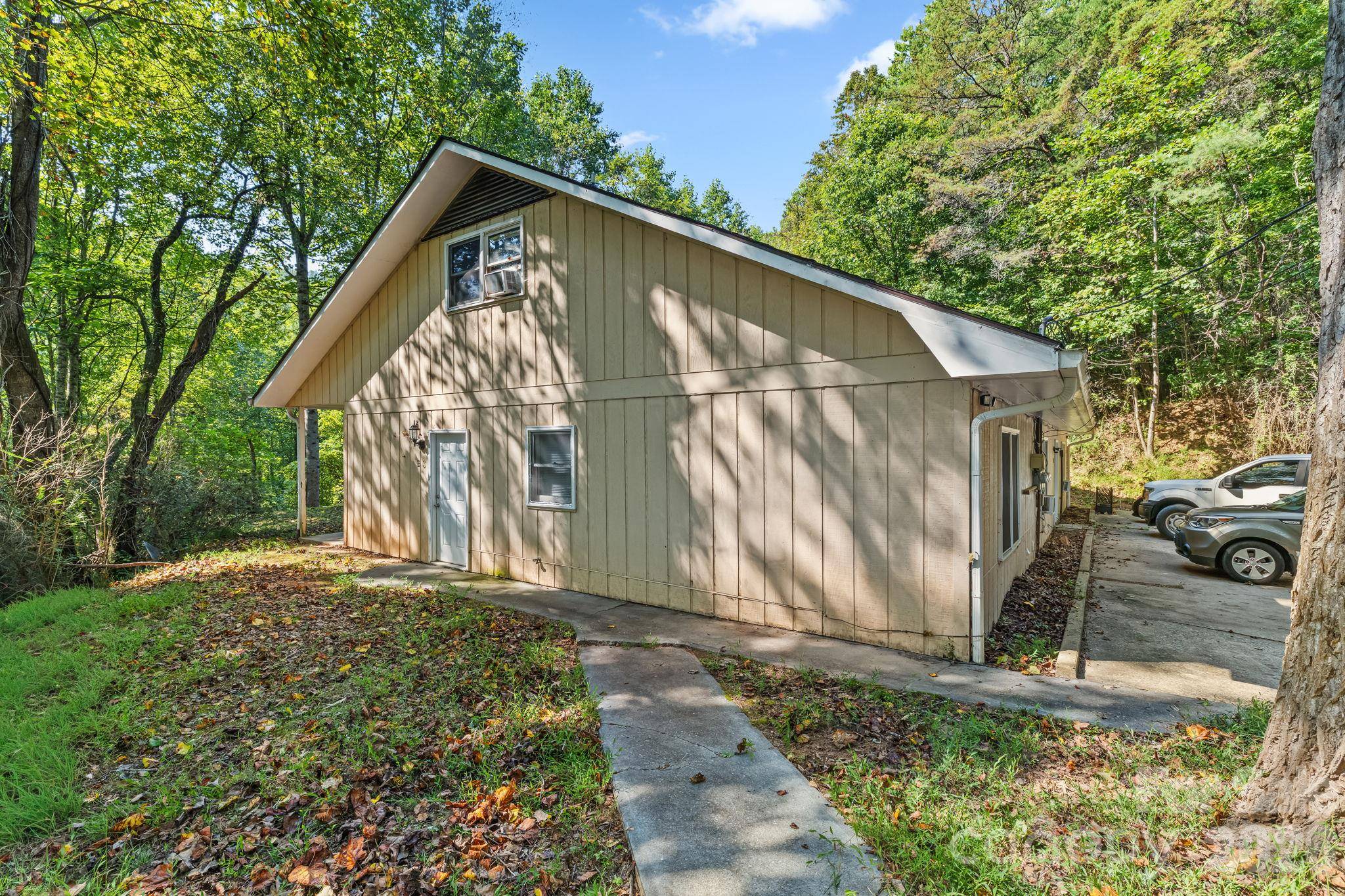 487 N Country Club DR, Cullowhee, NC 28723
