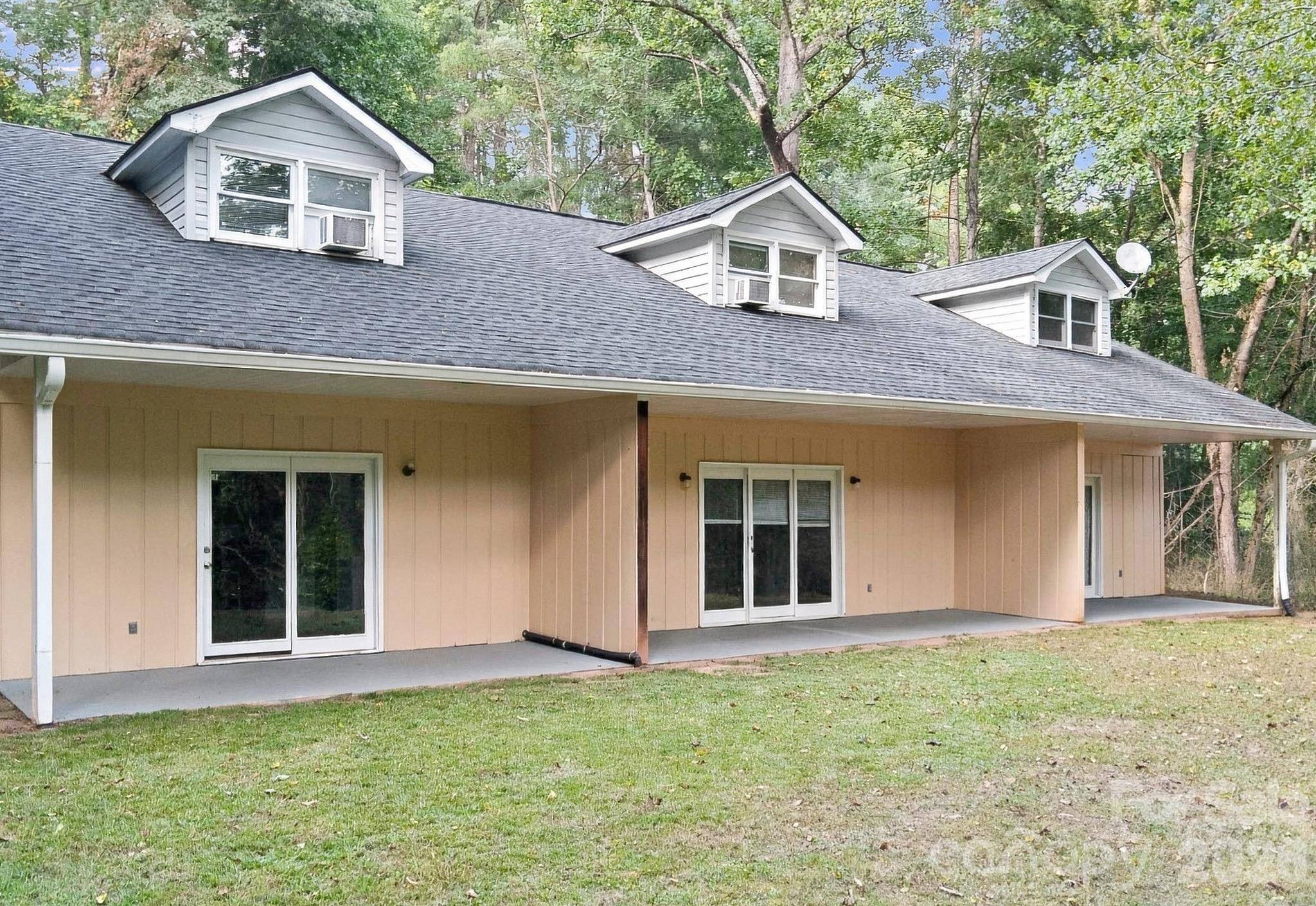 487 N Country Club DR, Cullowhee, NC 28723