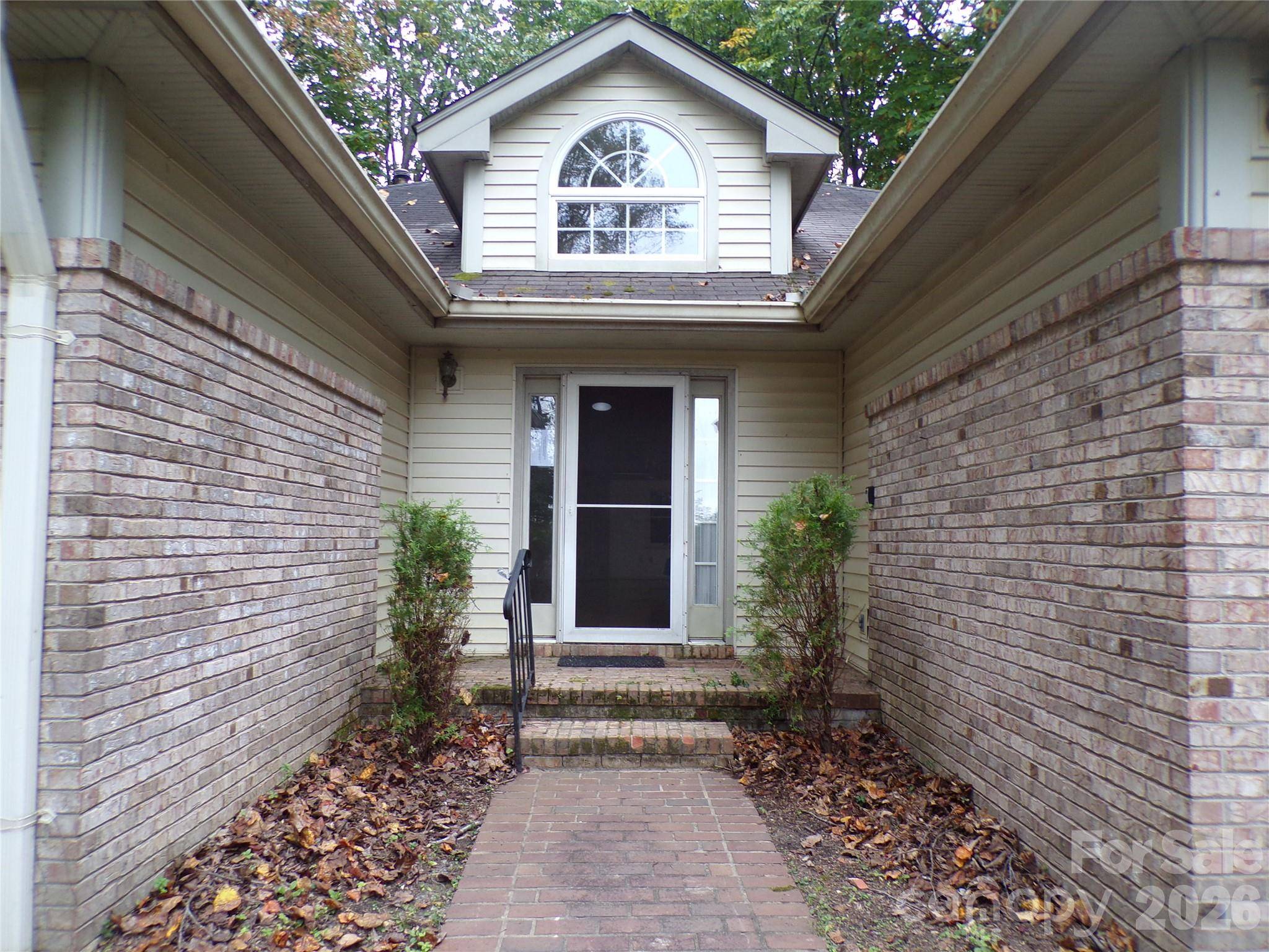 10 Governors DR, Hendersonville, NC 28791