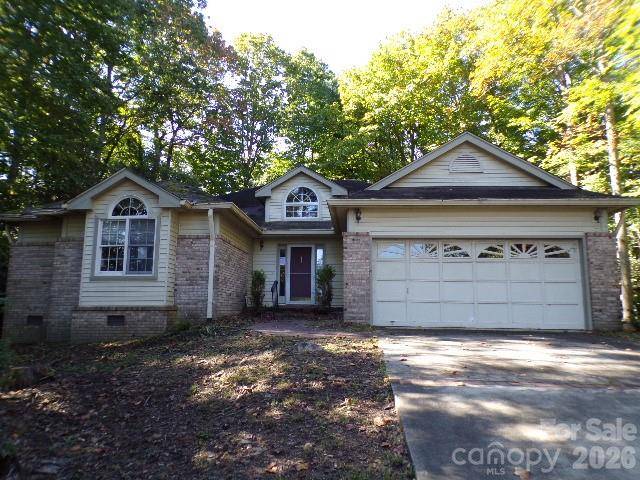 10 Governors DR, Hendersonville, NC 28791