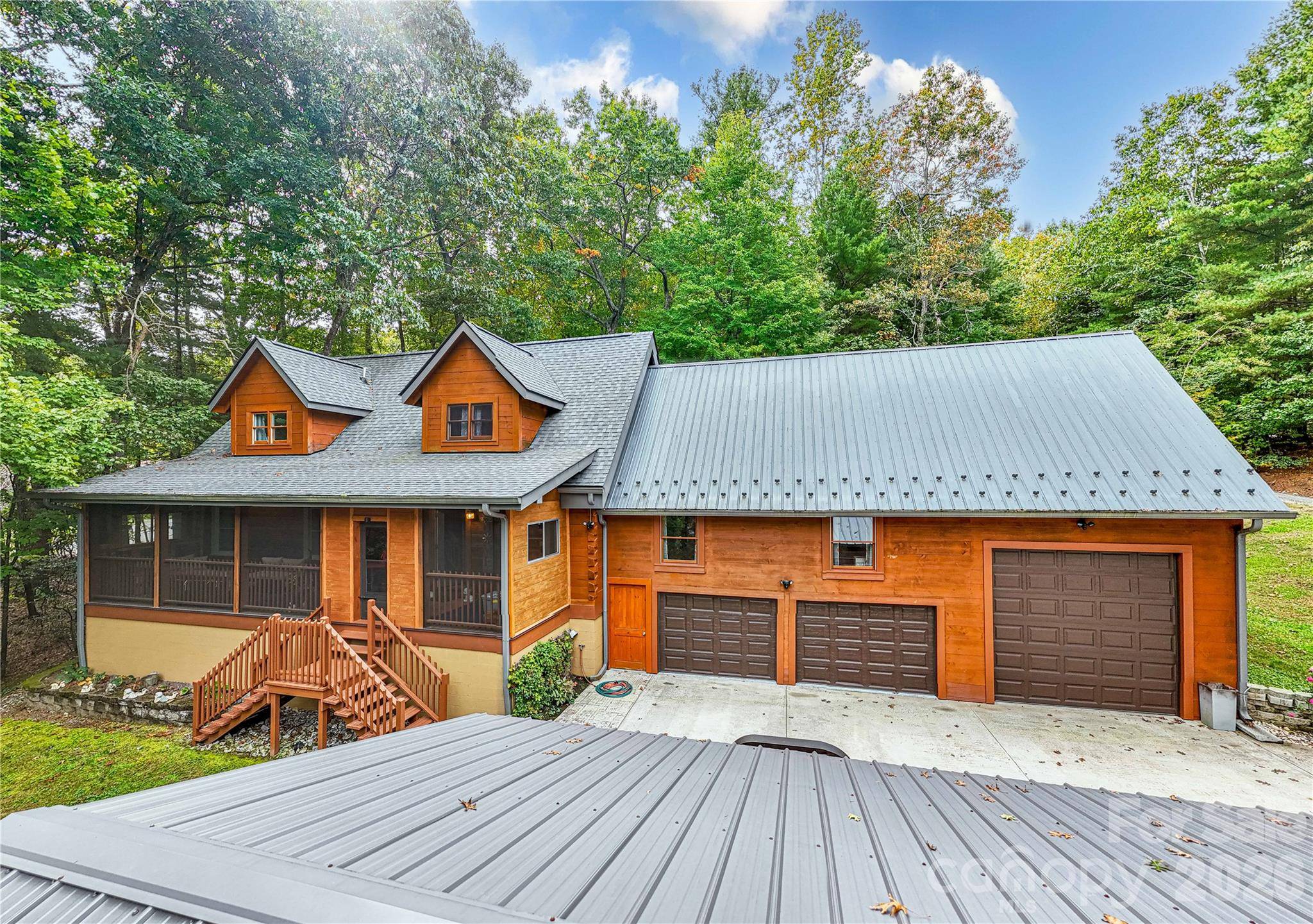 153 Montgomery Place LN, Zirconia, NC 28790