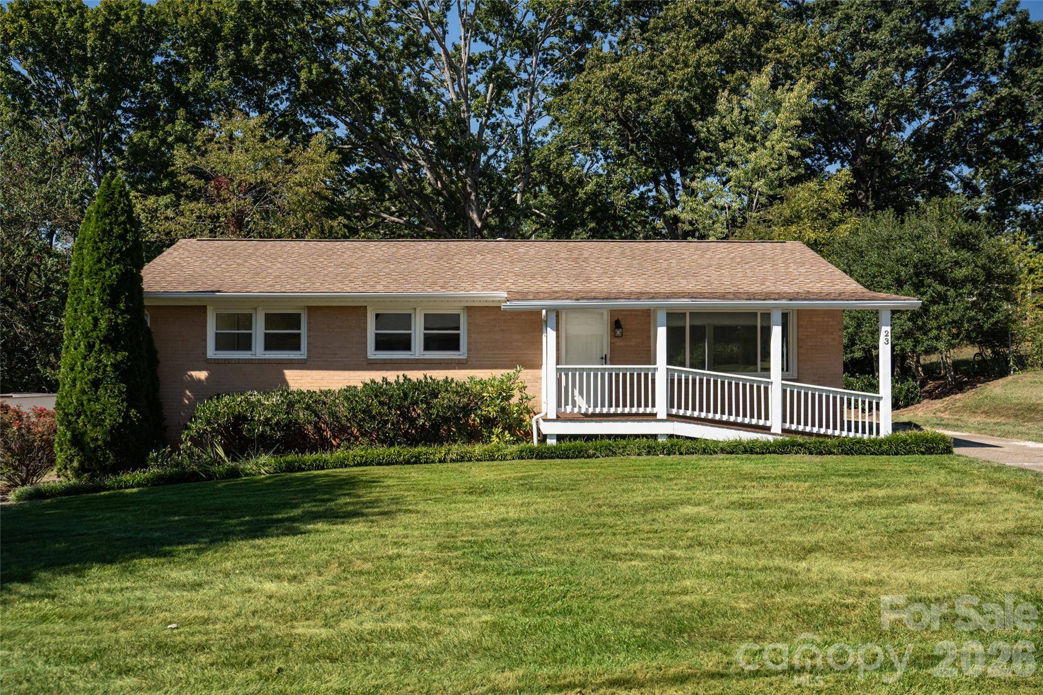 23 Wagon RD, Asheville, NC 28805